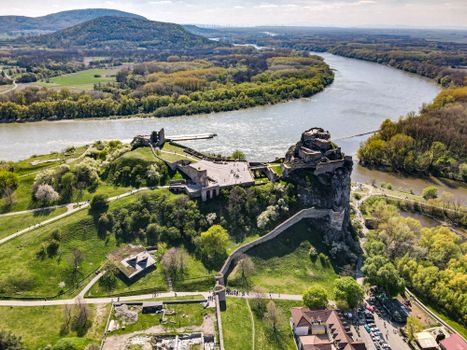 Objavte Úchvatné Slovensko: Od Historických Miest po Prírodné Skvosty